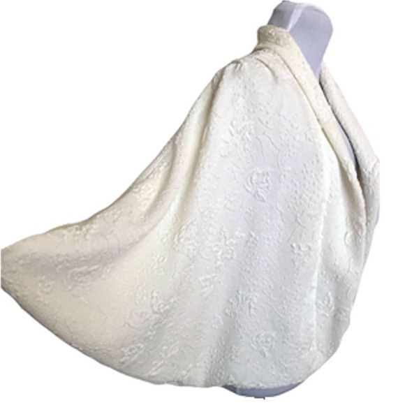 𝅺the Dori Collection Beverly Hills Cape - Picture 2 of 6